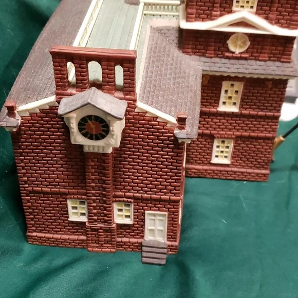Department 56 Independence Hall - Picture 9 of 17